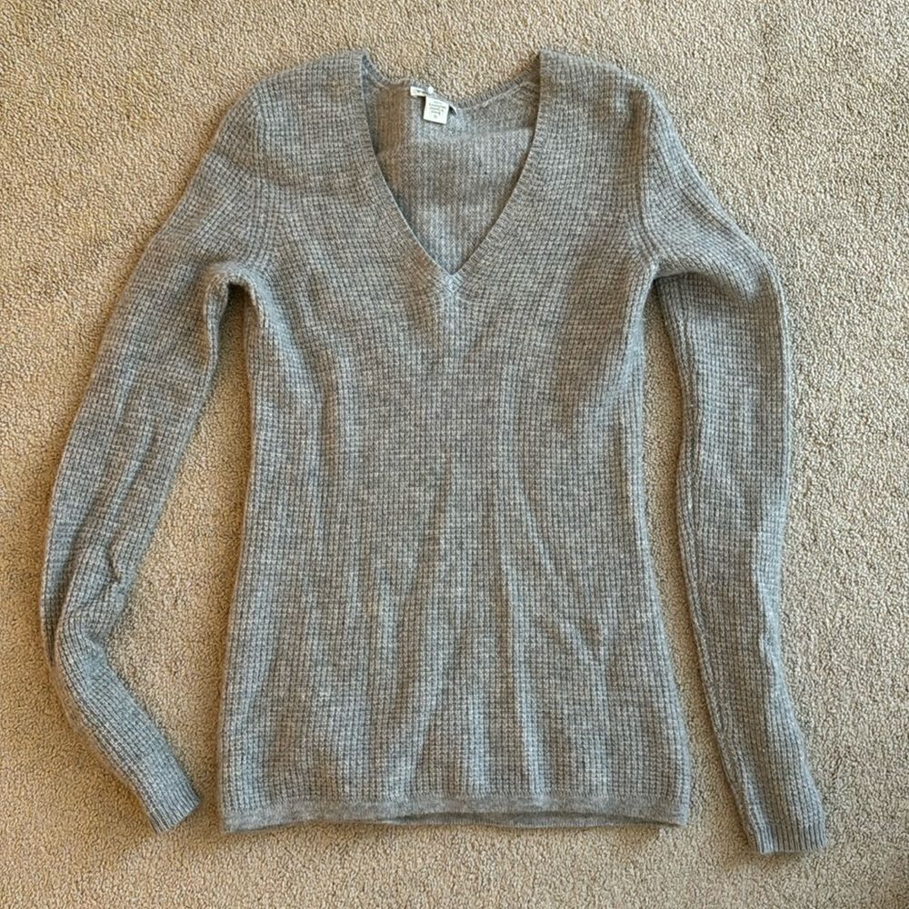 White and Warren Small Cashmere v neck sweater